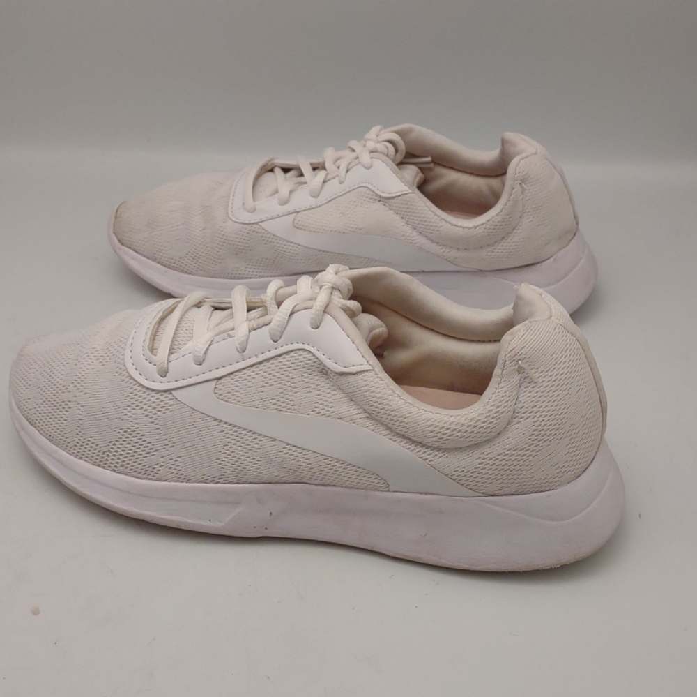 Athletic Works Memory Foam Lace up Shoes Sneakers Size 9.5. Floral White